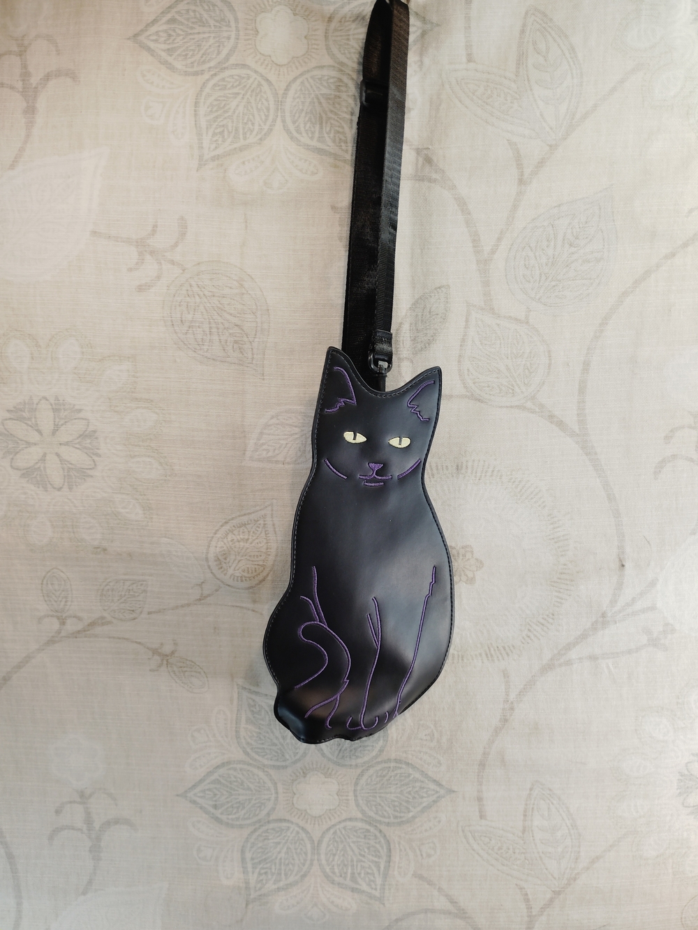 Black Cat-Shaped Crossbody Bag with Purple Stitching - Picture 2 of 6